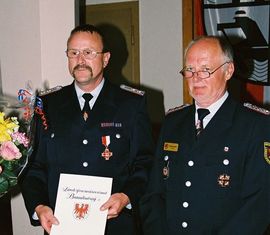 Kamerad Wagner erhält das Ehrenkreuz des Landesfeuerwehrverbandes