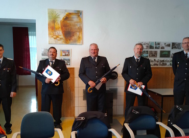 v.l.n.r.: Ortswehrführer Christian Raschick, Joachim Ketzmar, Frank Pohle, Mike Winter, Kreis&shy;jugend&shy;feuerwehrwart Stefan Kothe als Vertreter des Vorstandes des KFV SPN e.V.