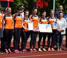 Lotto-Scheck für das Team Lausitz
