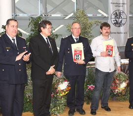 Mit dem Förderschild "Partner der Feuerwehr" Ausgezeichnet die Betriebe Zubiks und Poetschke