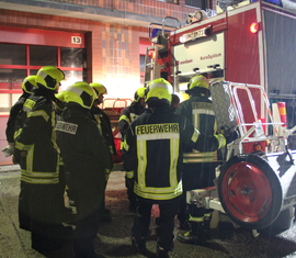 Spremberger Kameraden üben den Schaumangriff bei der Werkfeuerwehr LEAG