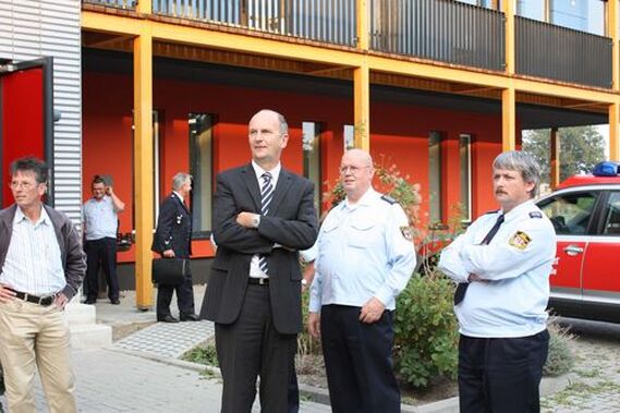 Landwirtschaftsminister Dr. Dietmar Woidke, Ehrenlandesbrandmeister Jürgen Helmdach und Kreisbrandmeister Wolfhard Kätzmer