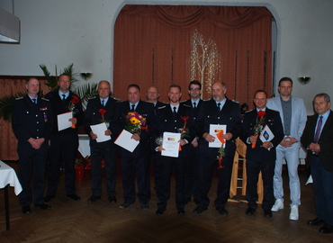 Die Kameraden Hagen Dommaschk (OW Drekbau/Kausche und Casel), Frank Halka (OW Laubst) und Thomas Zademach (OW Drebkau/Kausche) sowie die Kameraden Thomas Röthig (OW Siewisch), Sven Oelsner (OW Leuthen) und Fabian Stelzer (OW Jehserig) wurden mit dem Ehrenzeichen des Kreis&shy;feuerwehr&shy;verbandes Spree-Neiße e.V. ausgezeichnet.