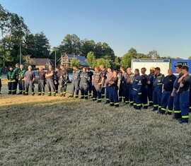 Feuerwehr und THW bei der gmeinsamen Einsatzbesprechung