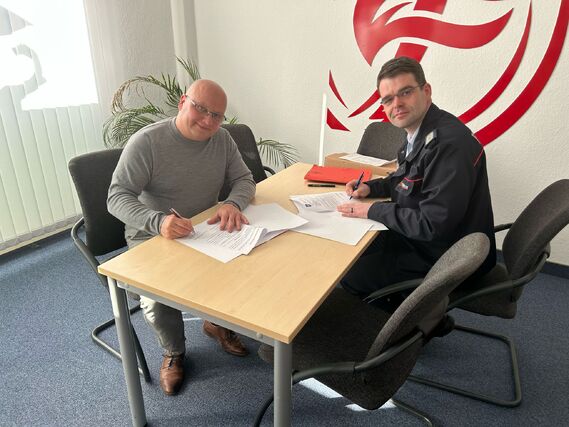 Jahresgespräch zwischen Robert Buder (rechts, KFV SPN) und René Kubisch (links Feuersozietät)
