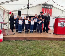 Kidsfeuerwehr und Jugendfeuerwehr der Ortswehr Gahry zum Jubiläum - 100 Jahre FFW Gahry