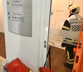 Patienten wurden aus verrauchten Bereich gerettet und in die Station 3 in Sicherheit gebracht