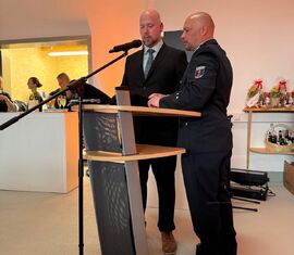 links Sebastian Bertko (Bürgermeister Halbendorf) rechts Olaf Hanusch (Ortswehrführer Halbendorf)