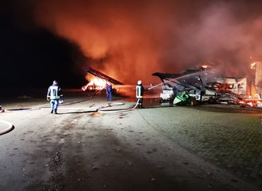 Der letzte Einsatz des Jahres: Großbrand auf einem BioHof in Babow