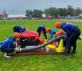 Team Lausitz im Aufbau für den Löschangriff Nass.