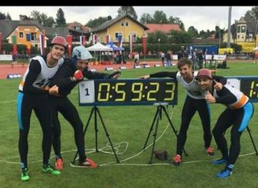 Die Männer nach ihrem erfolgreichen Lauf zum Vizeolympiatitel in der Disziplin 4x100m Feuerwehrstafette