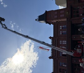 Besteigen des Leiterparks des Teleskopmast 23/12