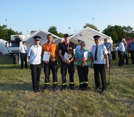 v. l. Robert Buder Vorsitzender des Kreis&shy;feuerwehr&shy;verbandes SPN, Martin Lehrack, Torsten Reimers, Nicole Koall und Dr. Wolfgang Bialas Vorsitzender des Stadtfeuerwehrverbandes Cottbus