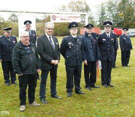 von links Bürgermeister der Stadt Drebkau Dietmar Horke, Landrat Harald Altekrüger, Kreis&shy;jugend&shy;feuerwehrwart Christian Rösiger, Ausgezeichneter Bernd Schulze und Vorsitzender Kreis&shy;feuerwehr&shy;verband Spree-Neiße e.V. Robert Buder