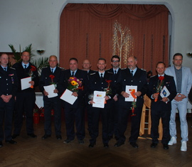 Die Kameraden Hagen Dommaschk (OW Drekbau/Kausche und Casel), Frank Halka (OW Laubst) und Thomas Zademach (OW Drebkau/Kausche) sowie die Kameraden Thomas Röthig (OW Siewisch), Sven Oelsner (OW Leuthen) und Fabian Stelzer (OW Jehserig) wurden mit dem Ehrenzeichen des Kreis&shy;feuerwehr&shy;verbandes Spree-Neiße e.V. ausgezeichnet.