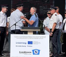 Ehrung von Ortswehrführer Uwe Wonneberger mit dem Deutschen Feuerwehr-Ehrenkreuz in Silber des Deutschen Feuerwehrverbandes.