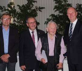 Heinz Schoba aus Klein Gaglow erhielt die Medaille für Treue Dienste in
der Stufe Gold 70 Jahre.
