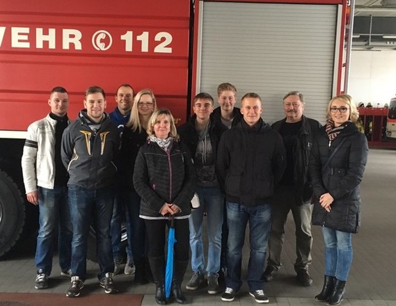 Teilnehmer der FF Gahry beim Besuch bei der BF Cottbus