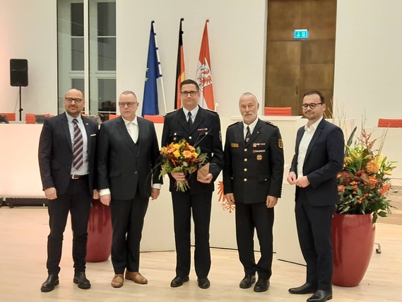 vlnr:
Björn Lakenmacher (stellv. Fraktionschef), Michael Stübgen (Innenminister), Mirko Schneider, Rolf Fünning (Präsident LFV), Jan Redmann (Fraktionsvorsitzender)
