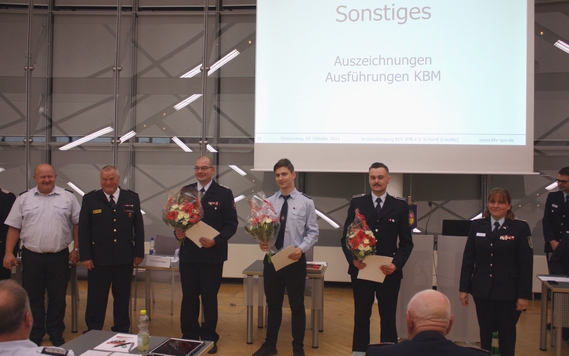 vlnr:
Stefan Grothe (KBM), Werner-Siegwart Schippel (Präsident LFV), René Giebler, Jonas Hohm, Merlin Imer, Christine Sehmisch (Stellv. Vorsitzende KFV),