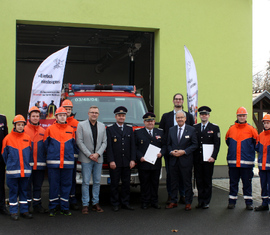 Gruppenbild vorm Feuerwehrhaus