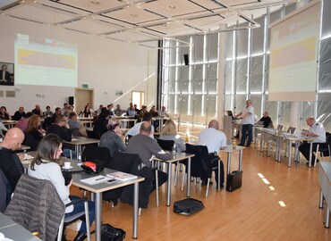 Eröffnung des Fachseminares Ölspuren auf Verkehrsflächen durch den Leiter des Sachgebietes Brand- und Katastrophenschutz des Landkreises Spree-Neiße Wolfhard Kätzmer