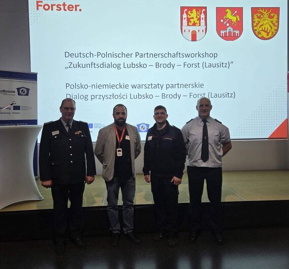v.l.n.r. Jörg Baumgart (Stadtwehrführer Forst) Feuerwehr Lubsko - Brody, Chris Bertko (Sachgebiet Brandschutz Stadt Forst), Ray Doebis (OWF Forst),