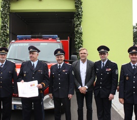 der stellvertretende KBM Carsten Brudek, Wigbert Paulick, Ortswehrführer Jürgen Mönch, Bürgermeister Karsten Schreiber, der Vorstandsvorsitzende des Kreis&shy;feuerwehr&shy;verbandes Robert Buder, Gemeindewehrführer Steffen Theiler