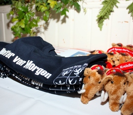 Die Helfer von Morgen bekommen neben dem T-Shirt das Maskottchen des Kreises