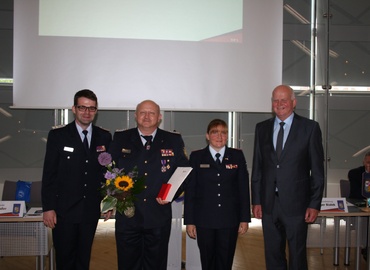 Kreisbrandmeister Kamerad Stefan Grothe wurde mit dem Deutschen Feuerwehr-Ehrenkreuz in Silber ausgezeichnet.