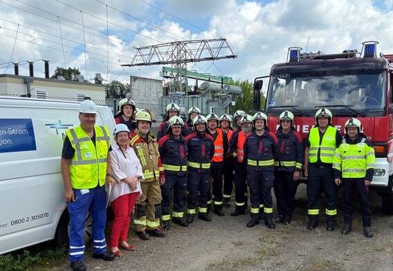 Gruppenfoto Führungskräfte Forst (Lausitz) + links hauptamtliche Bürgermeisterin Simone Taubenek