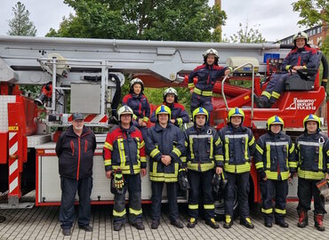 Gruppenfoto vor dem Bronto