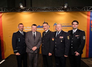 Jochen Schubert (Sprecher der Freiwilligen Feuerwehren Cottbus, Dr. Klaus-Peter Schulze (MdB- CDU), Hartmut Ziebs (Präsident DFV), Stefan Grothe (stellv. KBM LK SPN), Robert Buder (Vorsitzender KFV SPN e.V.)